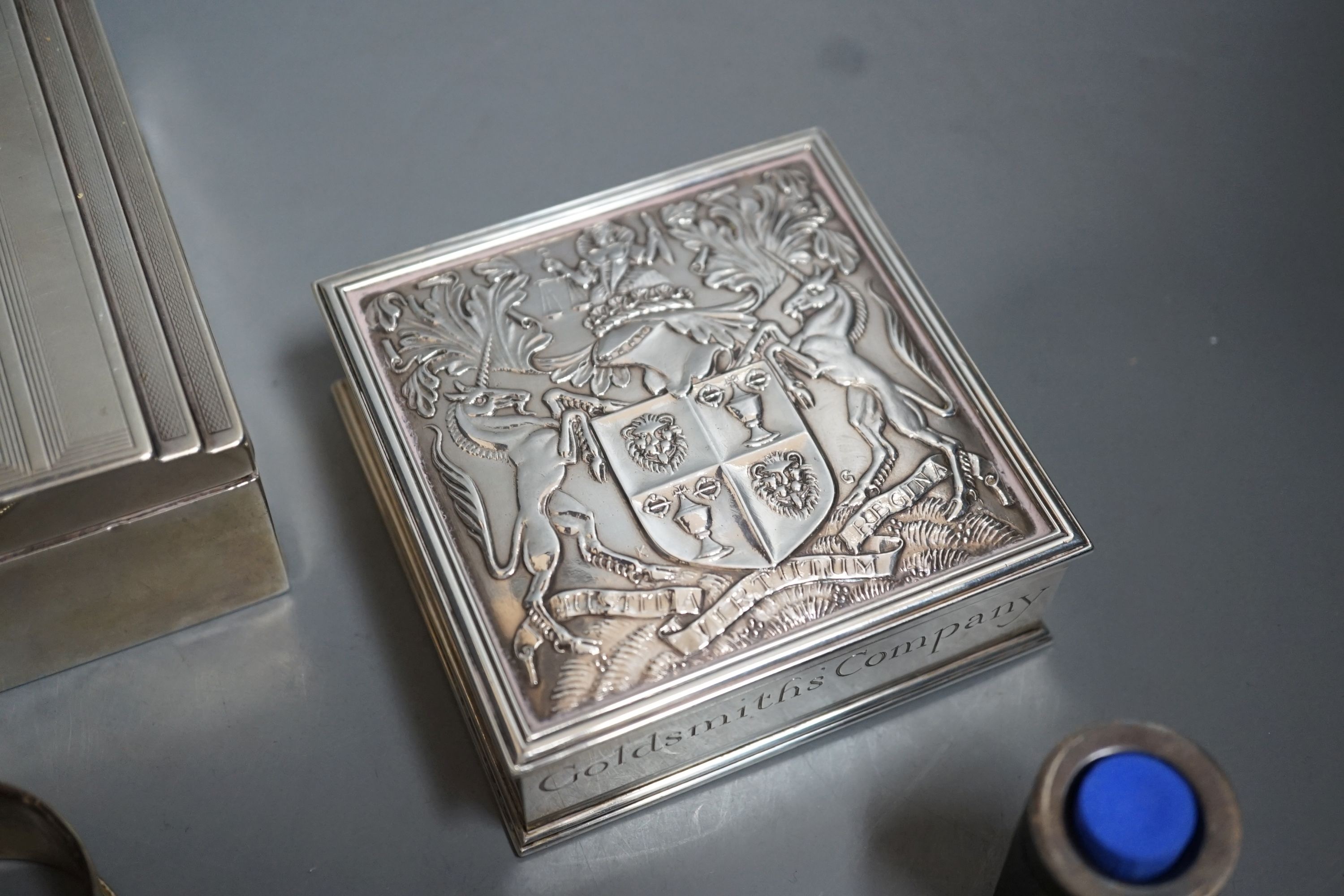 Sundry silver items including a George V 'The Gift of the Goldsmiths Company' box by Garrard & Co, - Image 5 of 5