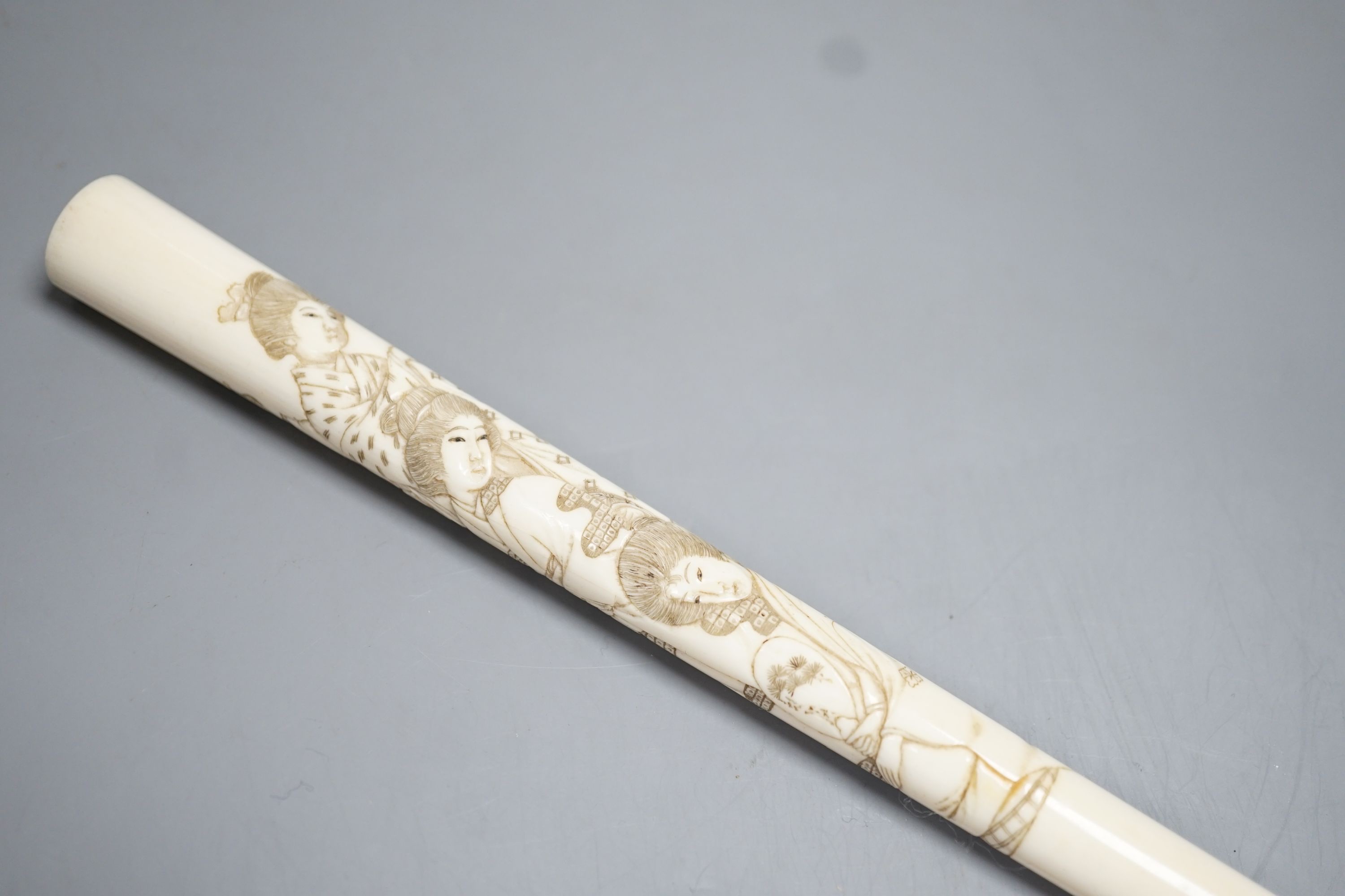 A 19th century Japanese carved ivory parasol handle 24.5cm - Image 3 of 5