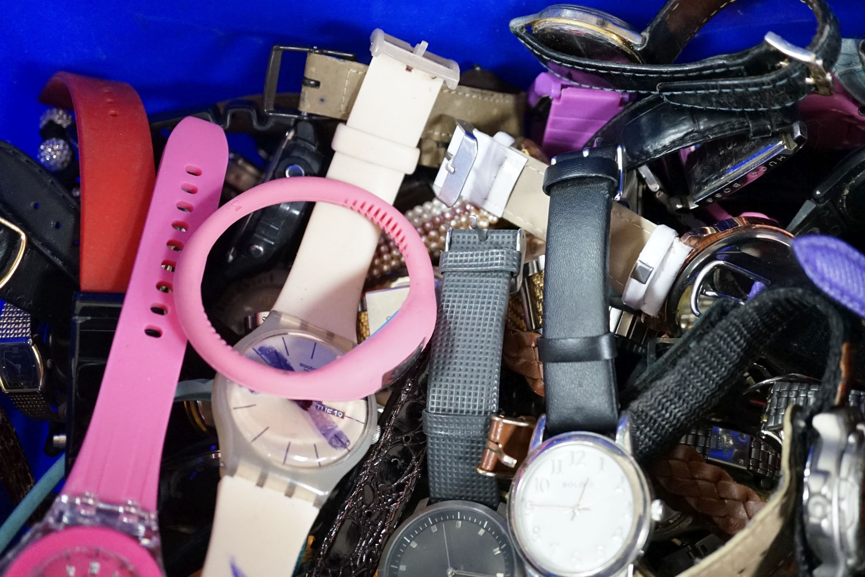 Approximately two hundred and thirty assorted modern wrist watches, including Seiko, etc. - Image 2 of 5