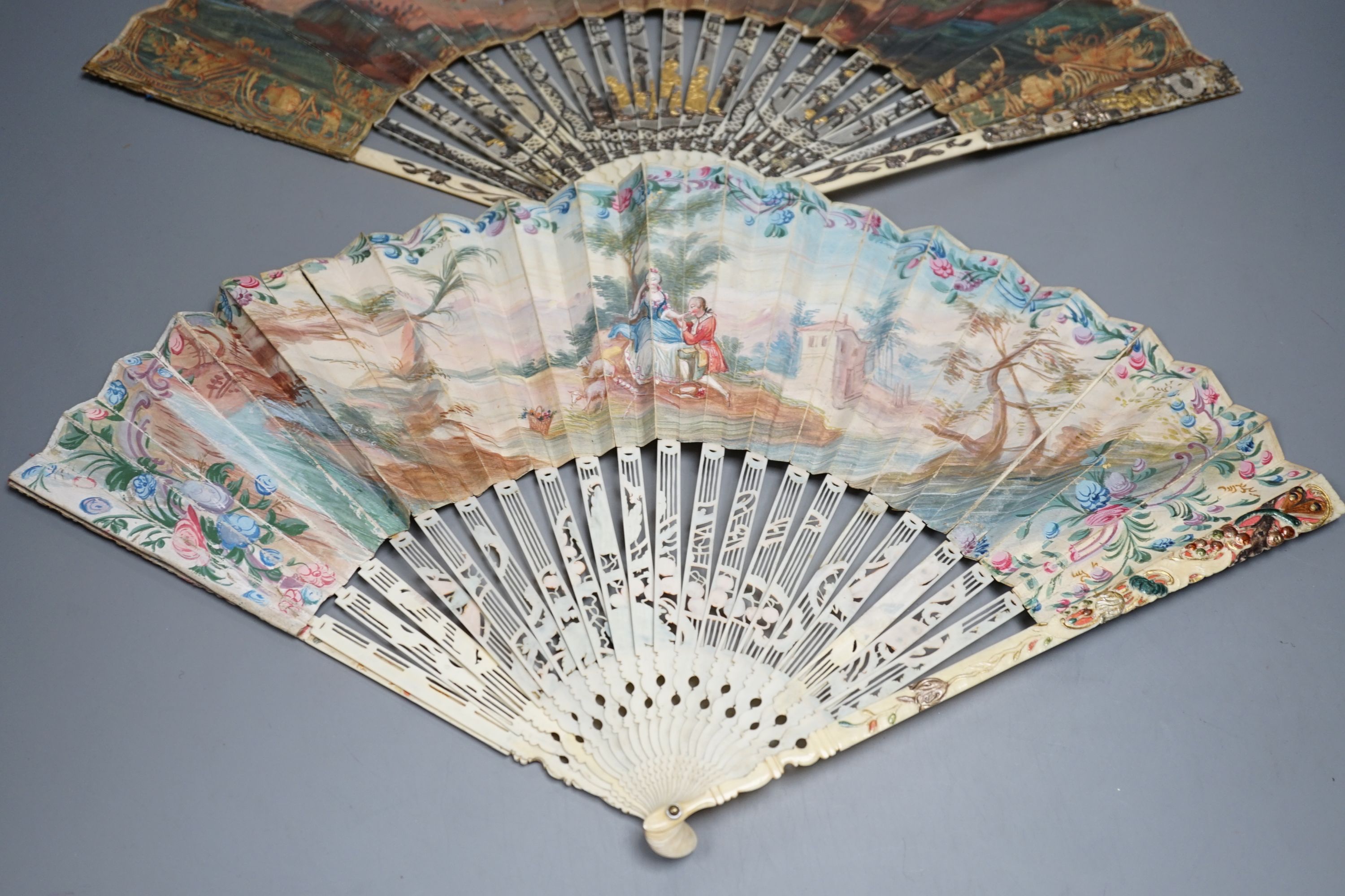 Two late 18th/early 19th century French gilded and silvered ivory and painted paper leaf fans - Image 8 of 9