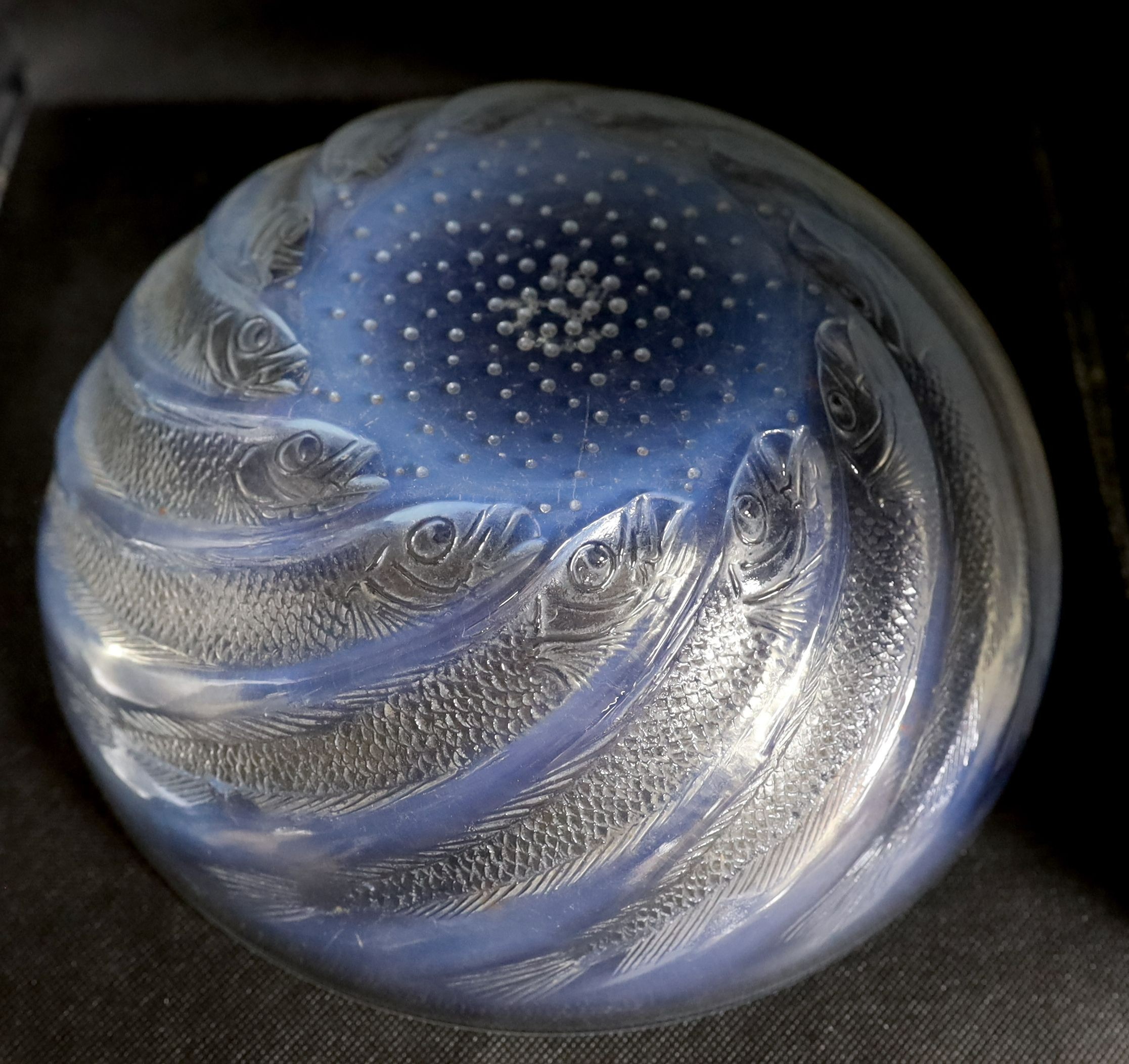 A Lalique Poissons bowl, No. 3211,24cms diameter. - Image 3 of 3