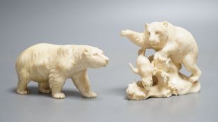 Two Japanese ivory models of bears, Meiji period 8cm