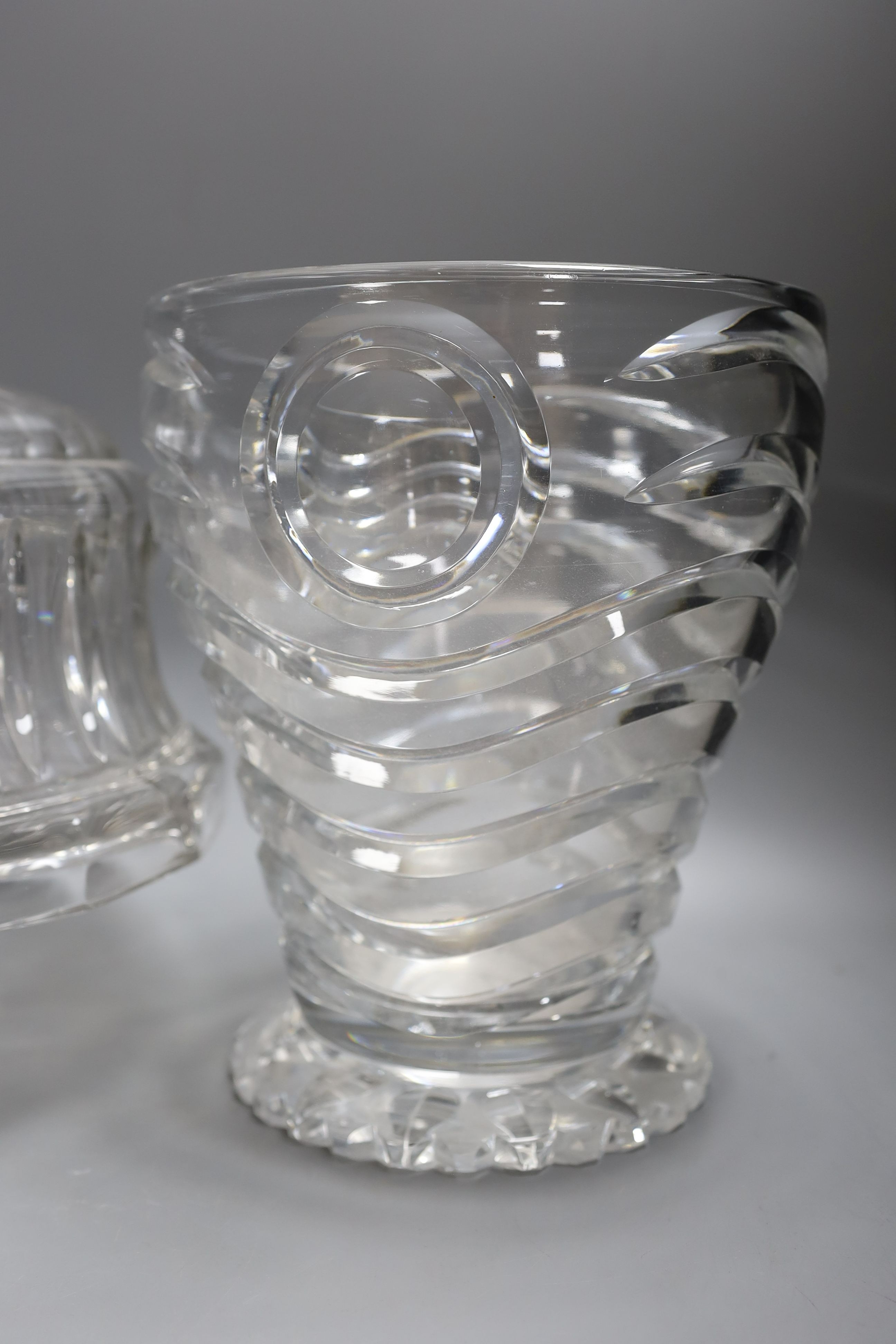 A large cut crystal cake stand together with a wave cut vase, 25cm tall, (2) - Image 2 of 4