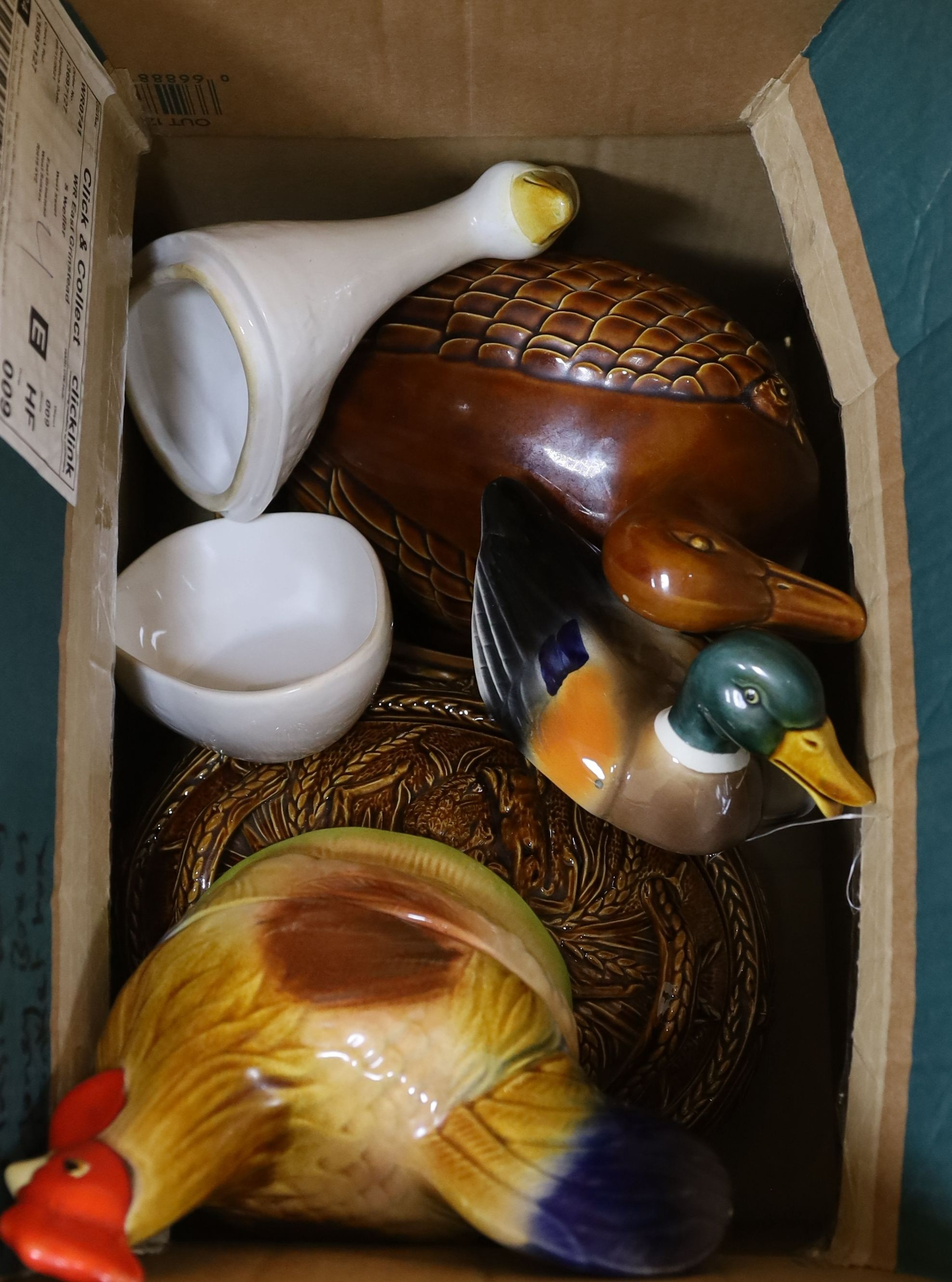 A quantity of ceramic chicken and duck egg baskets (2 boxes) - Image 2 of 3