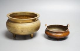 Two Chinese bronze censers, largest 11cm in diameter