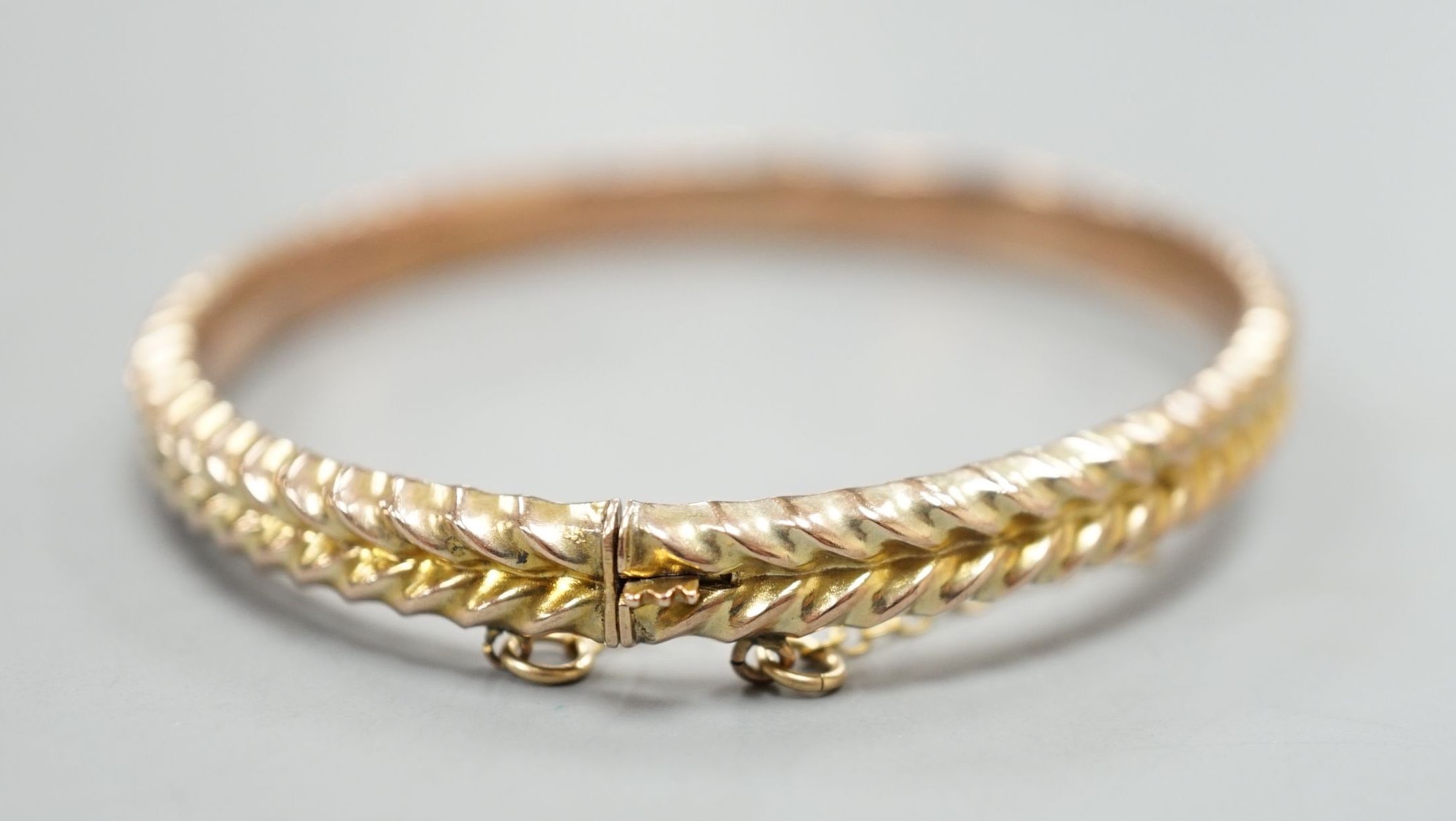 An Edwardian 9ct hinged bangle, 58mm, 8.4 grams. - Image 4 of 4