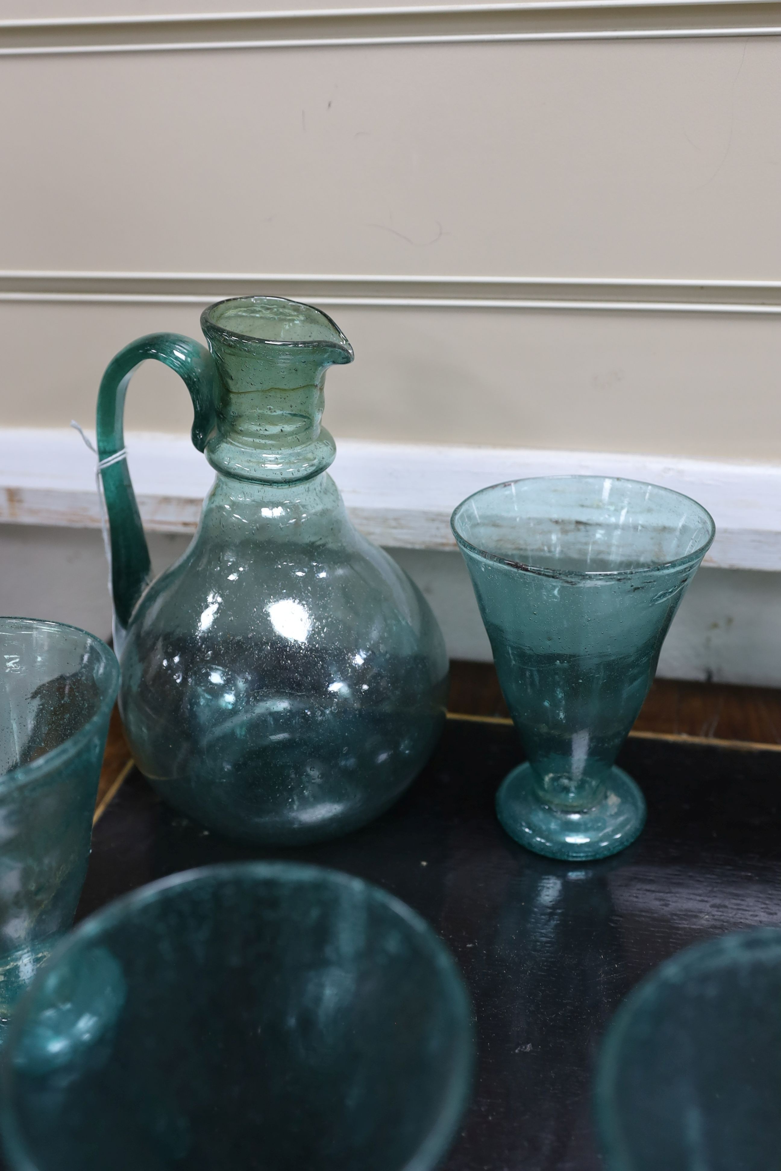 A quantity of green glassware - Image 4 of 4