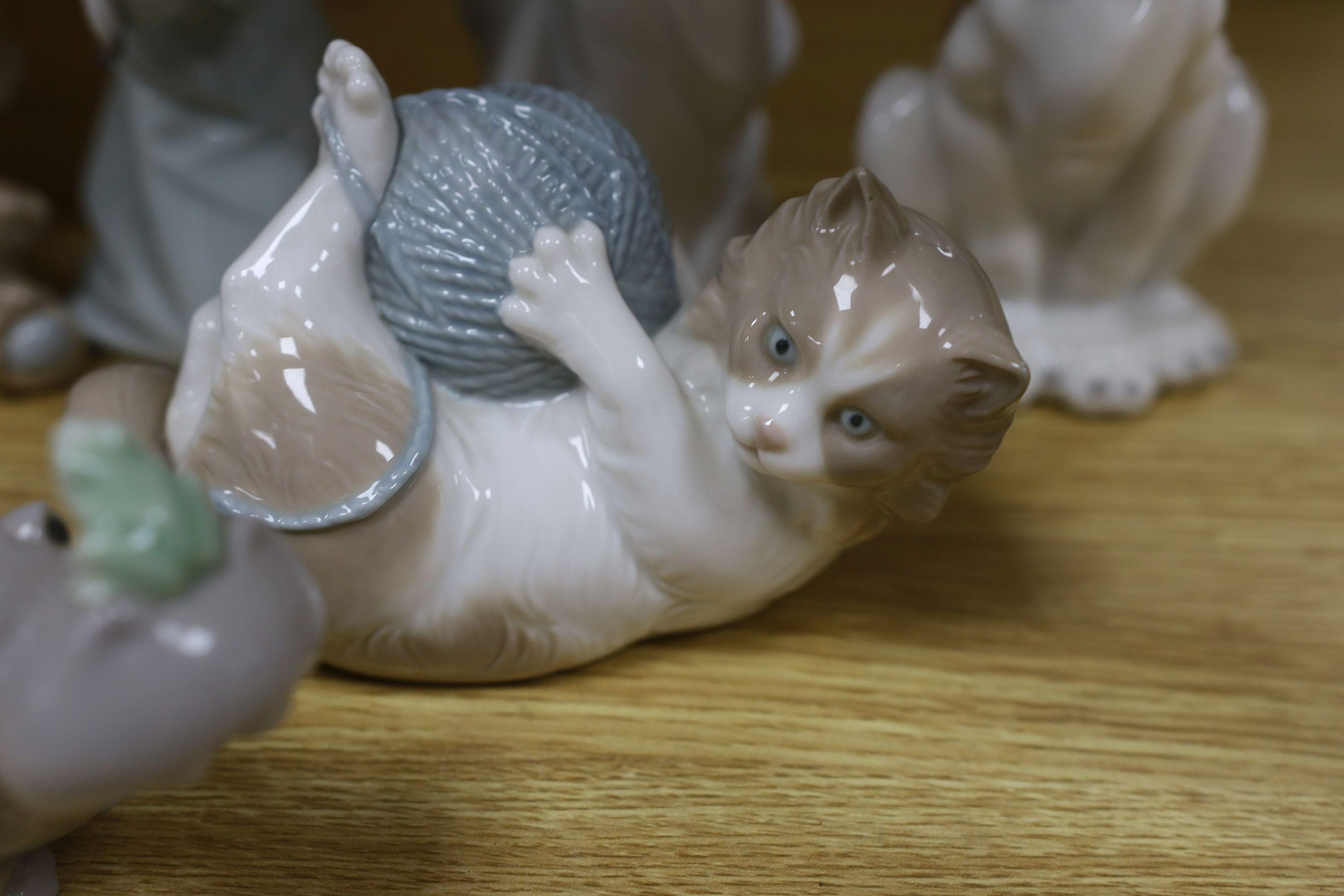 A selection of Lladro and Nao figures - Image 4 of 8