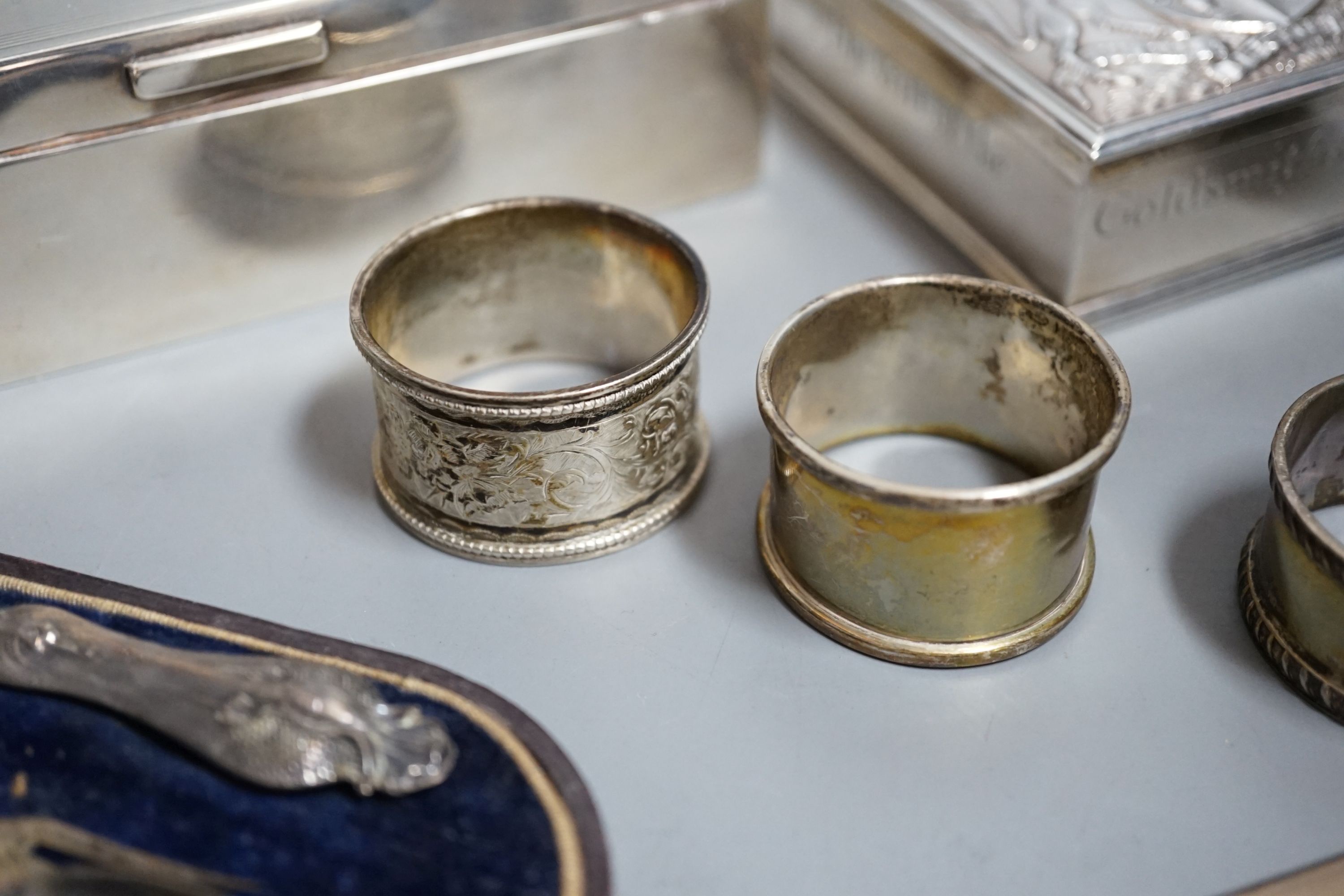 Sundry silver items including a George V 'The Gift of the Goldsmiths Company' box by Garrard & Co, - Image 3 of 5