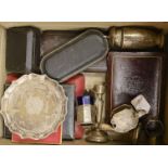 A mixed quantity of assorted small silver, including cased sets of teaspoons and tea knives, a cased
