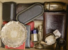 A mixed quantity of assorted small silver, including cased sets of teaspoons and tea knives, a cased