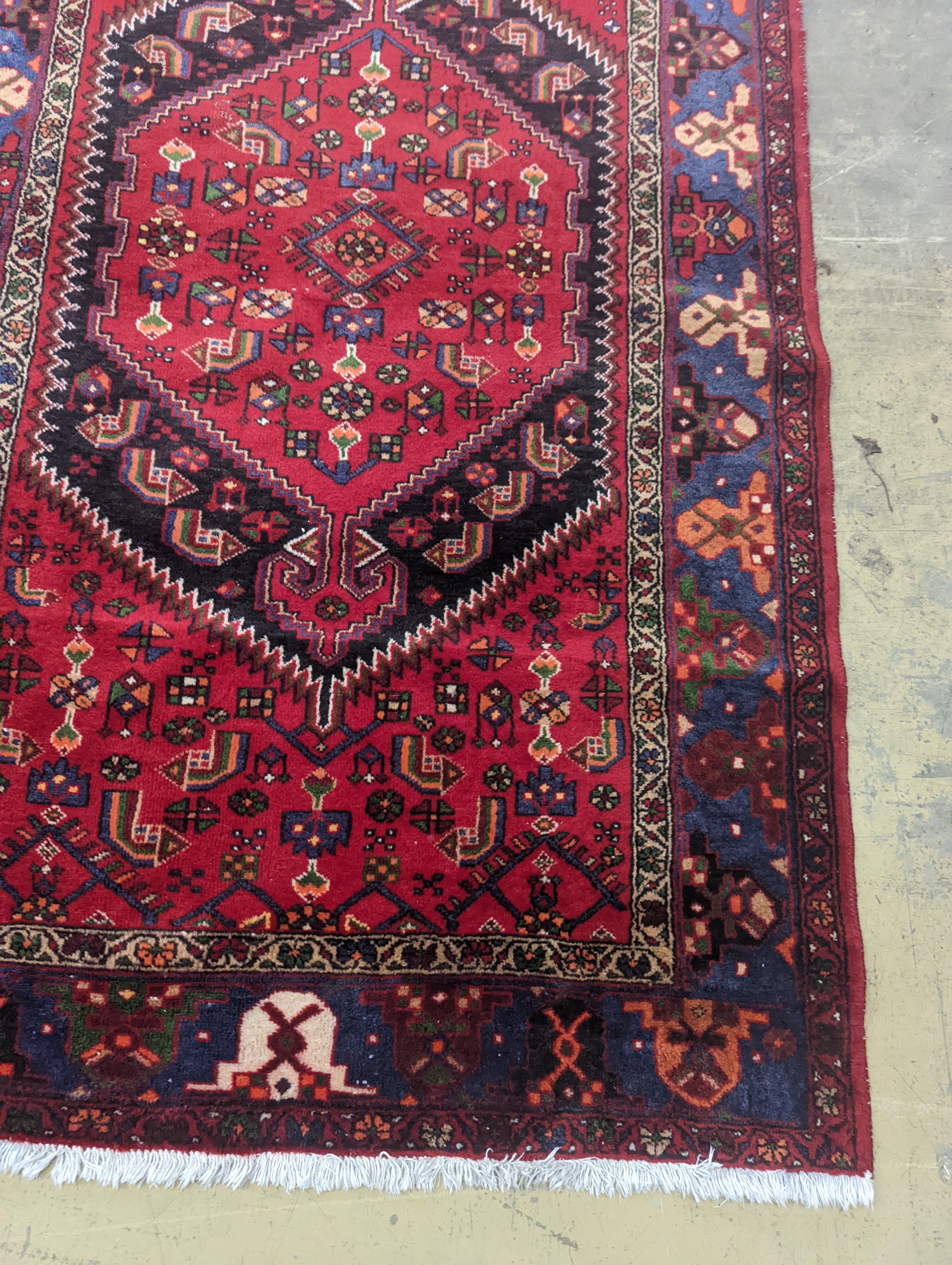 A Hamadan red ground rug, 220 x 130cm - Image 3 of 5