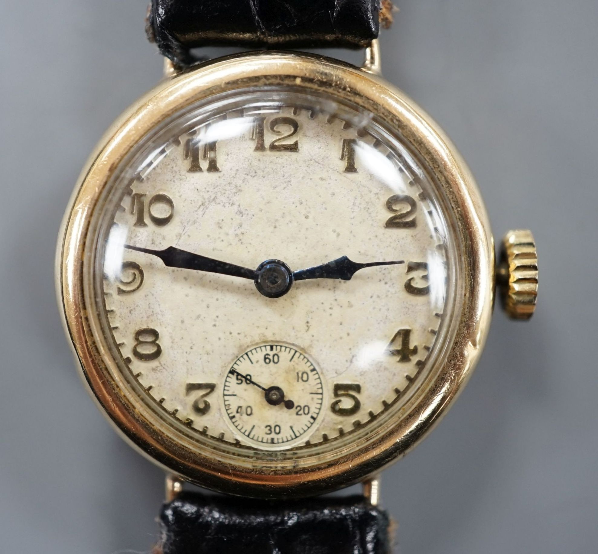 A lady's early to mid 20th century 9cyt gold manual wind wrist watch, on later leather strap,gross