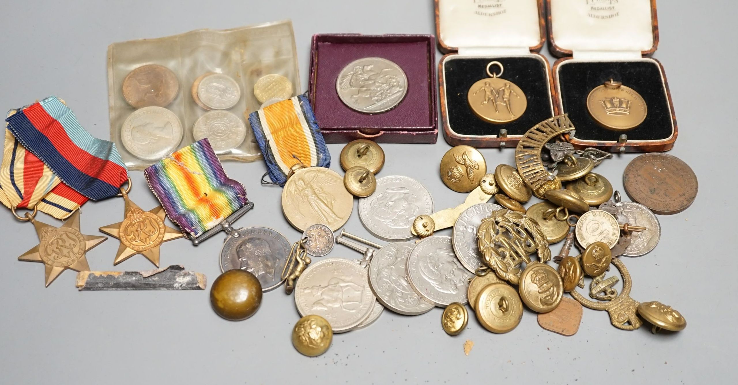 Mixed WW2 medals and coins
