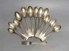 Thirteen items of assorted 19th century and later silver flatware, various dates and makers, 23oz.