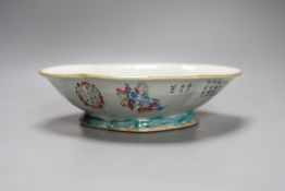 A 19th century Chinese famille rose oval dish - 6.5cm tall