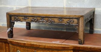 A Chinese rectangular hongmu low table, width 80cm, depth 45cm, height 27cm