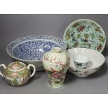 A Chinese famille rose plate and an assortment of four other Chinese ceramics and a wash basin (6)