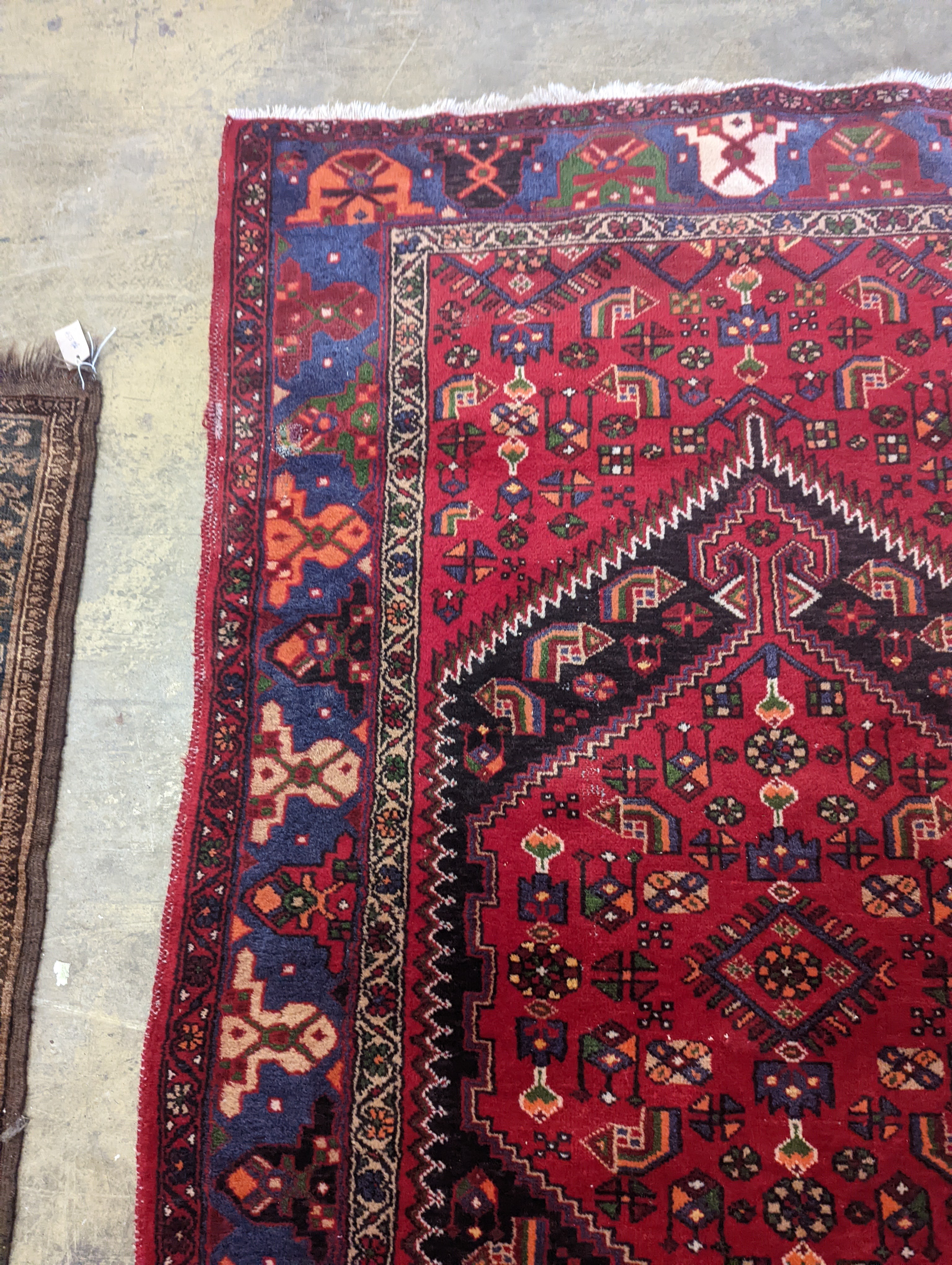 A Hamadan red ground rug, 220 x 130cm - Image 5 of 5