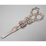 A pair of William IV silver grape scissors, London, 1832, no maker's marks, 18cm, 120 grams.