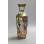 A 19th century Chinese famille rose vase,20 cms high.