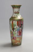 A 19th century Chinese famille rose vase,20 cms high.