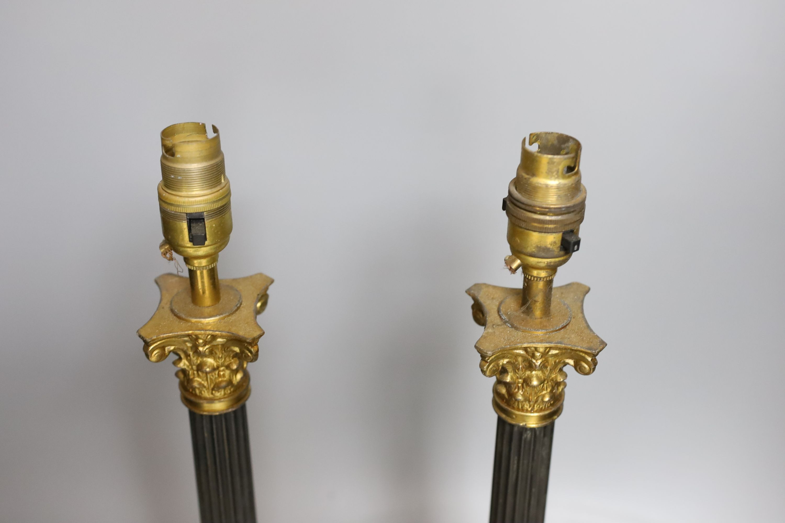 A pair of Corinthian column table lamps - 43cm tall - Image 2 of 3