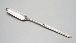 A George III silver marrow scoop, I.B.London, 1805, 21.5cm.