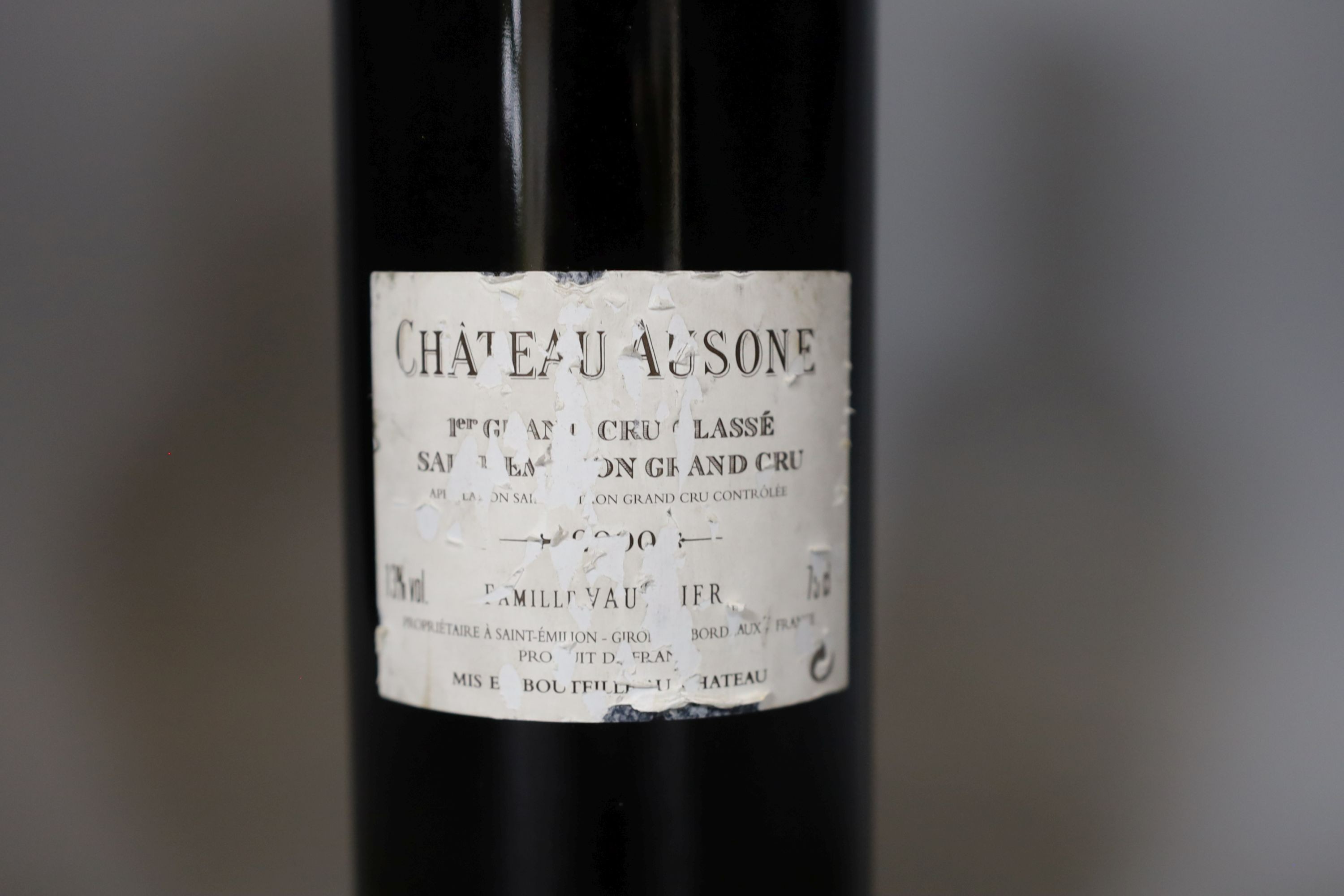 A bottle of Chateau Ausone-St Emilion 1er GCC 75cl - Bild 2 aus 2