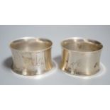 A pair of George V silver napkin rings, Atkin Brothers, Sheffield, 1918, engraved with the letter L,