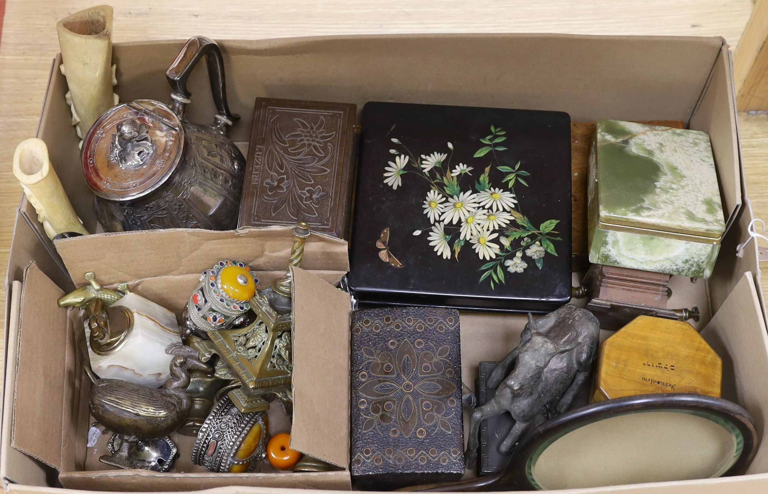 A selection of assorted miscellaneous items, to include an onyx box and lighter and other ornamental