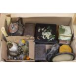 A selection of assorted miscellaneous items, to include an onyx box and lighter and other ornamental