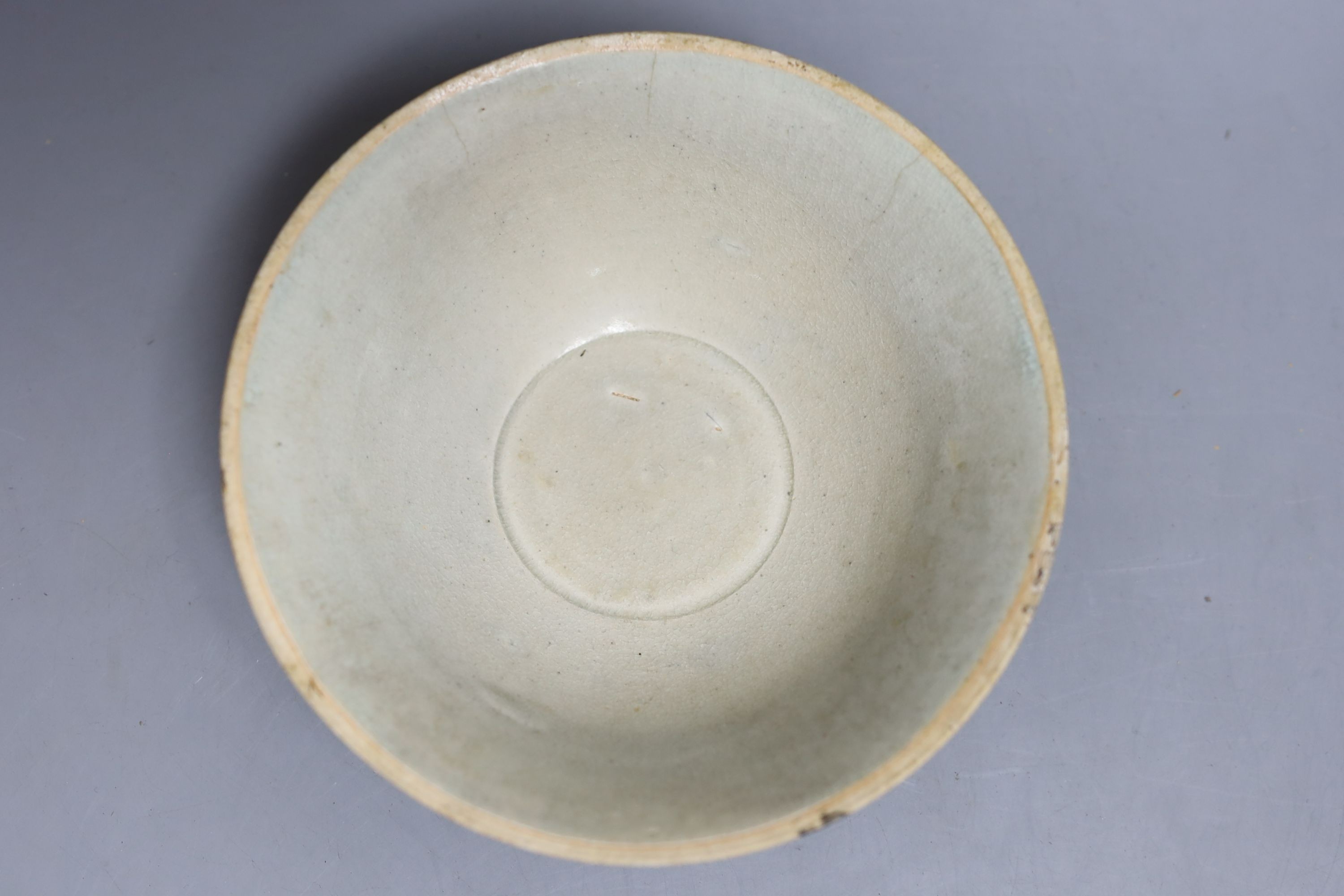 A Chinese Qingbai bowl and a Ge ware type shell dish, Yuan dynasty or later. Largest 18cm diameter - Image 5 of 6