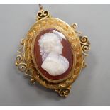 A Victorian style yellow metal and hardstone cameo set oval hardstone pendant brooch, 37mm, gross