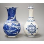 Two Chinese blue and white vases, 18cm