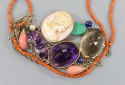 A group of mixed jewellery to include a yellow metal mounted amethyst pendant, a small coral bead