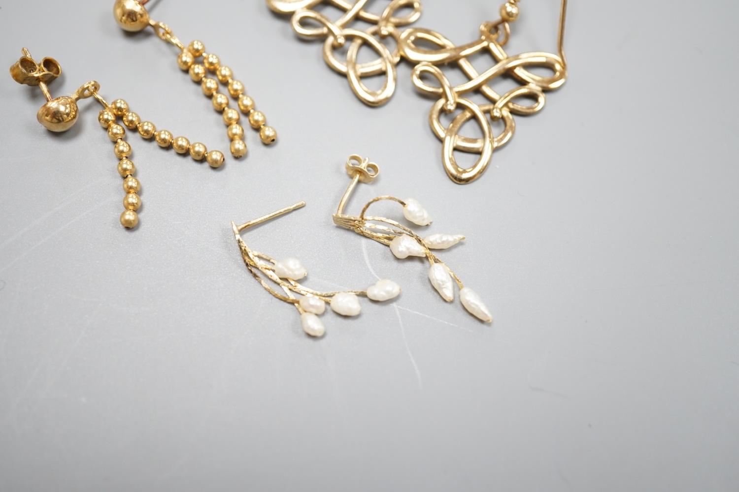 Two pairs of modern 9ct gold earrings including interwoven and tassel drop, 6.5 grams and a pair - Image 2 of 4