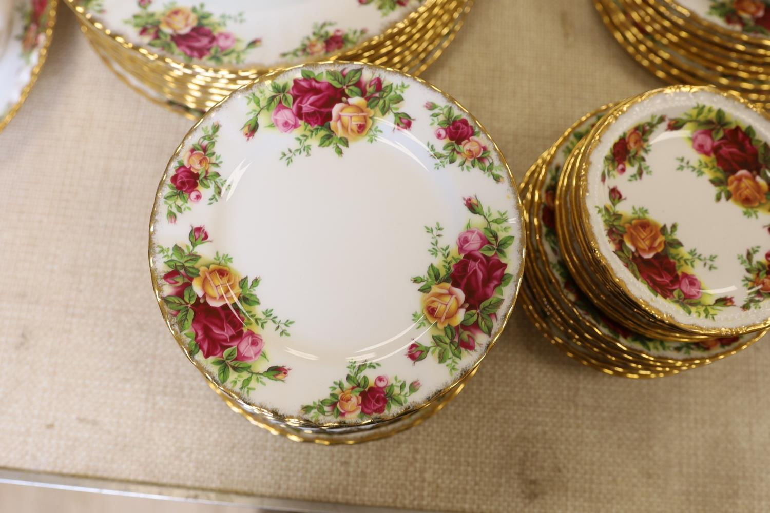 An extensive Royal Albert Old Country Roses tea and dinner service - Image 4 of 7