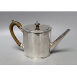 A George III silver drum shaped teapot, by Henry Chawner, London, 1789, height, 12.7cm, gross