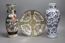 An early 20th century Chinese blue and white vase, a crackle vase and a famille rose plate (3),