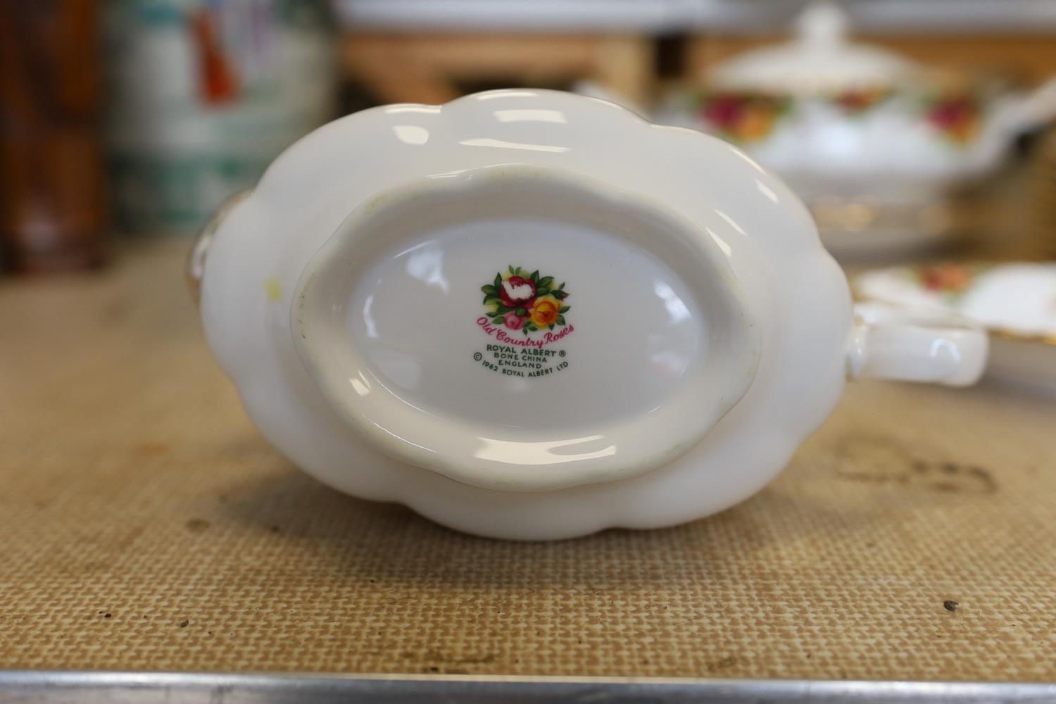 An extensive Royal Albert Old Country Roses tea and dinner service - Image 7 of 7