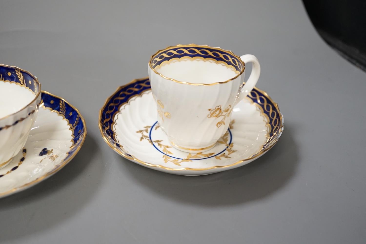 Three flight Worcester shankered teawares two coffee cup and saucers with blue borders and a teabowl - Image 4 of 14