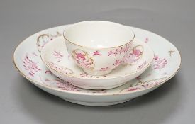 Worcester Meissen style teawares with puce flowers a teabowl and saucer, and a saucer shaped dish c.