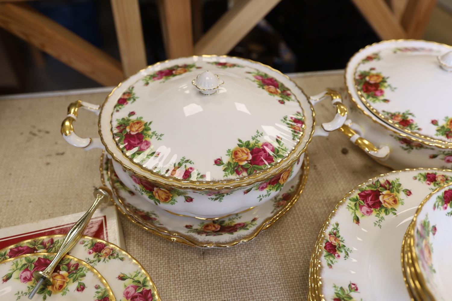 An extensive Royal Albert Old Country Roses tea and dinner service - Image 6 of 7