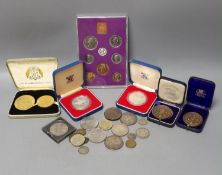 A small mixed collection of commemorative and other coinage