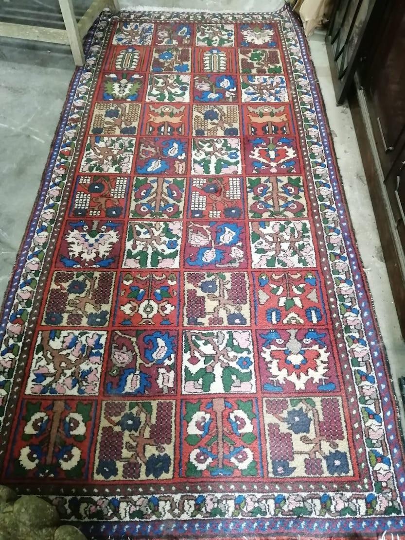 A Bakhtiari style garden design rug, 270 x 128cm - Image 5 of 5