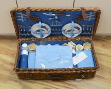 A Bexton Asprey picnic hamper 6 persons