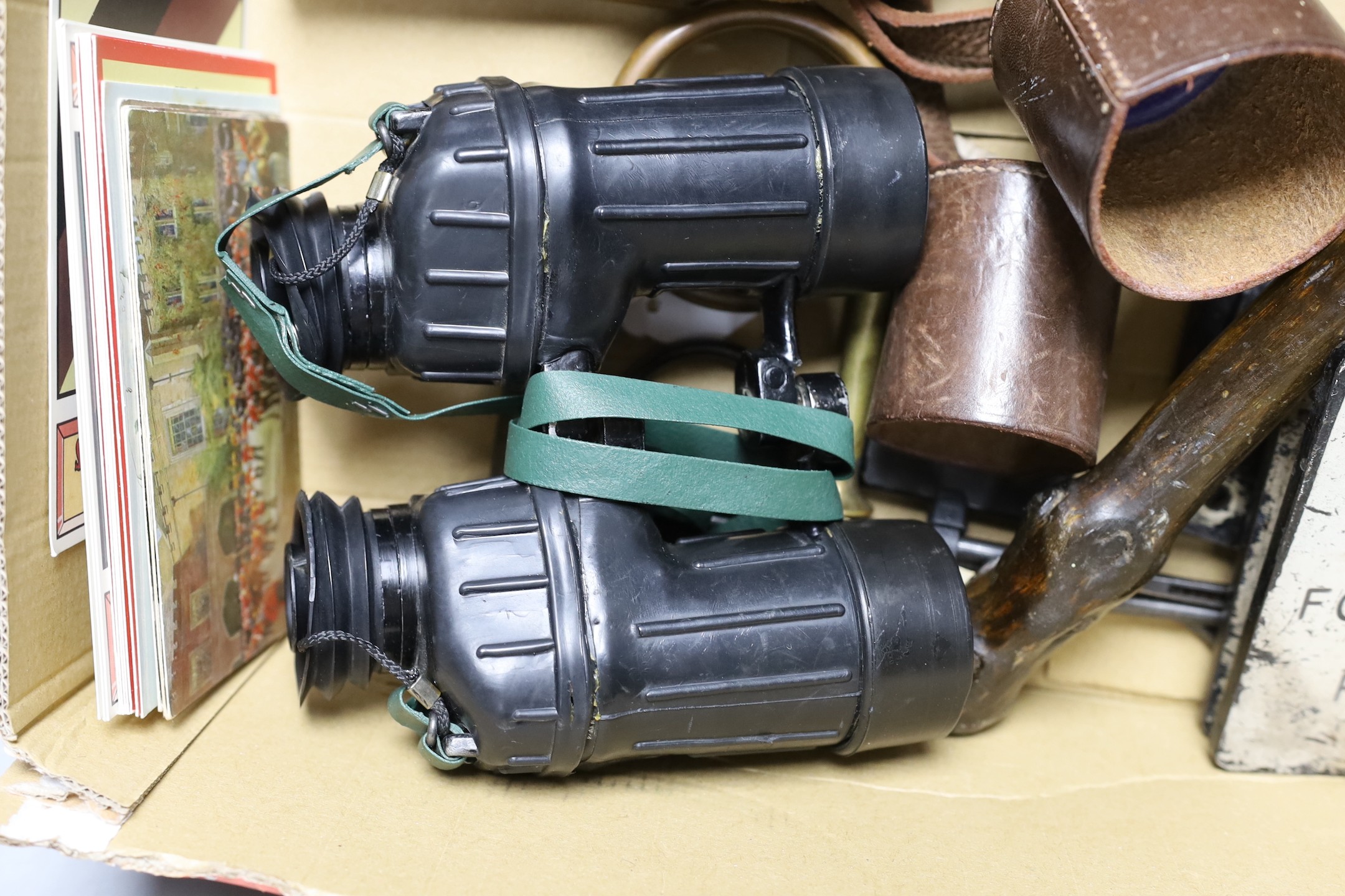 A group of mixed collectibles, including SAS binoculars. - Image 2 of 3