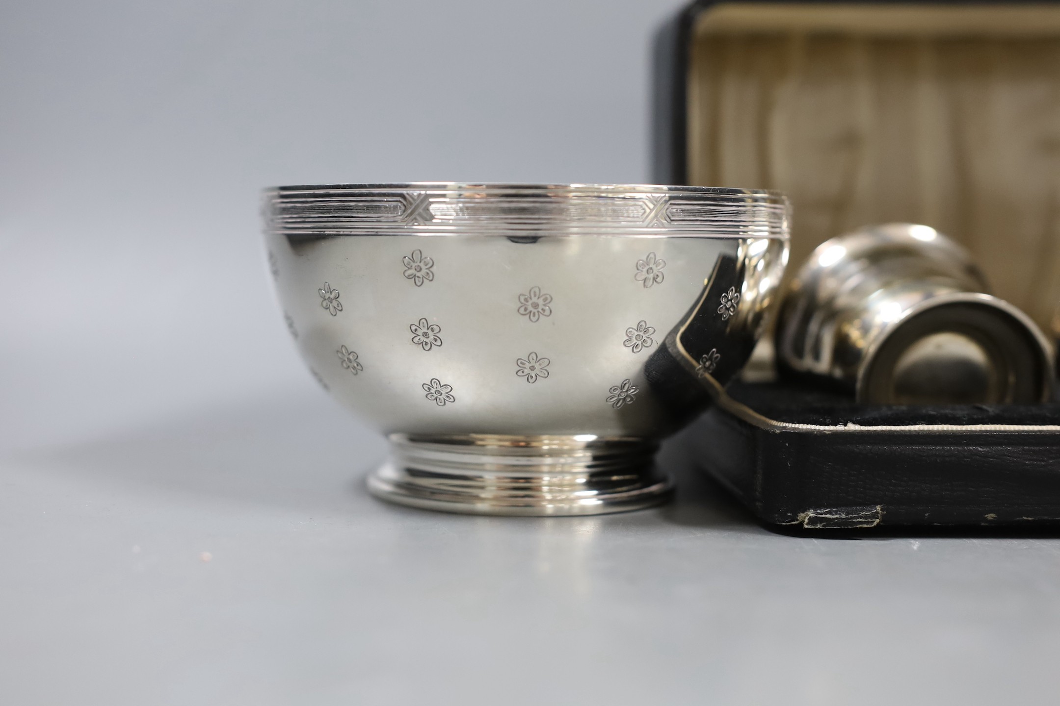 A modern silver sugar bowl, 11.2cm, 6oz a case pair of silver salts and a silver mounted trumpet - Image 2 of 4