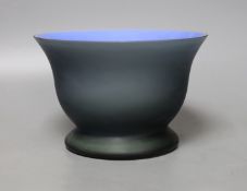 A Salviati overlaid glass bowl, dated 1998, 12cm